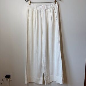 DKNY wide leg linen blend pants with wide elastic waist pockets ecru color